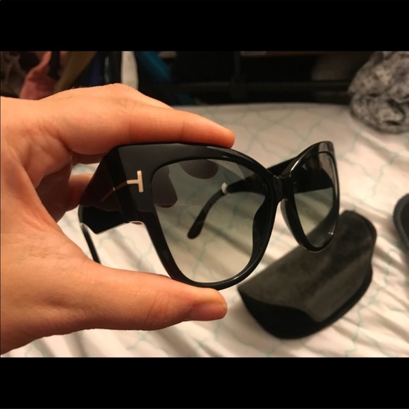 COPY - Tom Ford Anoushka Sunglasses in Black - Picture 6 of 8